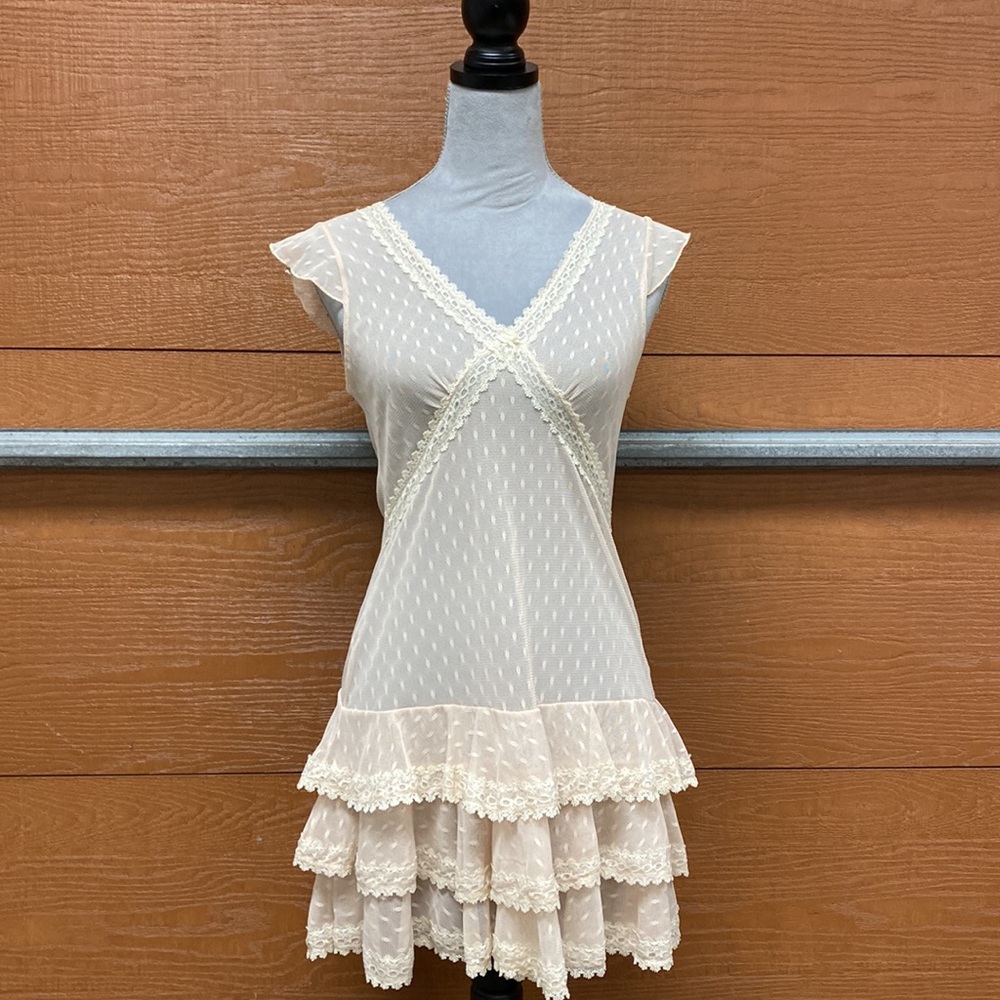 Vintage style 213 lace nightie that’s sure to get you the attention you deserve!